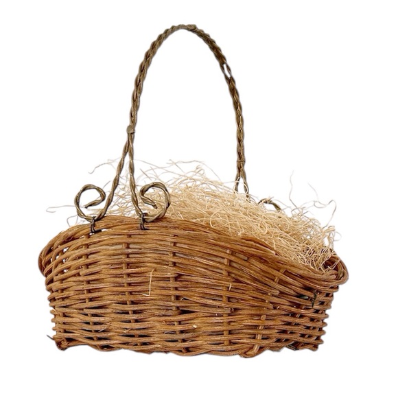 Vintage Wicker Basket – Great for Easter or Gift Baskets - Picture 3 of 10